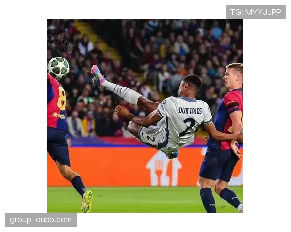 斜传球成破高位防线利器 国米对阵巴萨战术提供范本